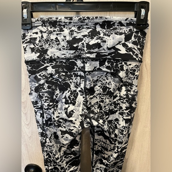 Lululemon Leggings Print Size 4 - Picture 10 of 11